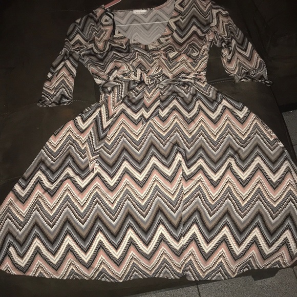 Sexy faux Wrapped knee length designed dress - Picture 3 of 7